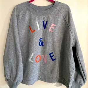🌟🌟Live & Love Sweatshirt🌟🌟